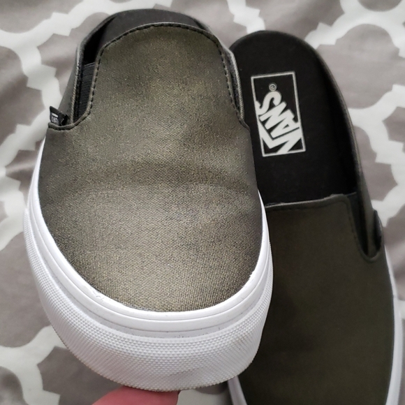 Vans - Picture 7 of 7